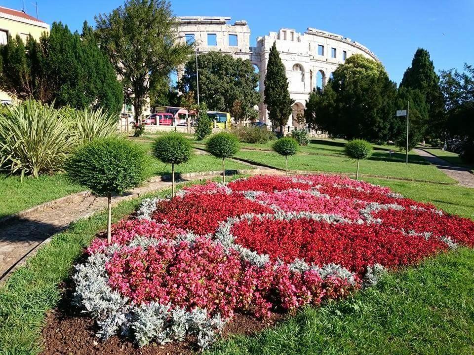 Apartmani Karoca 3 Pula Exterior foto